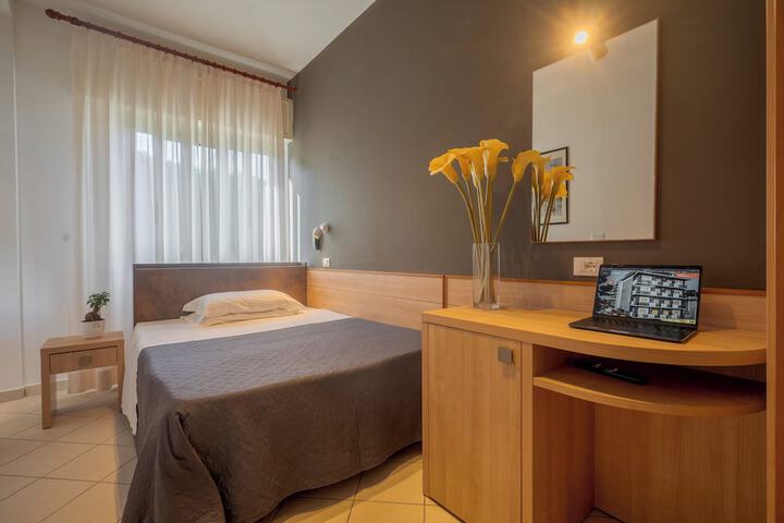 Room 73 of 131