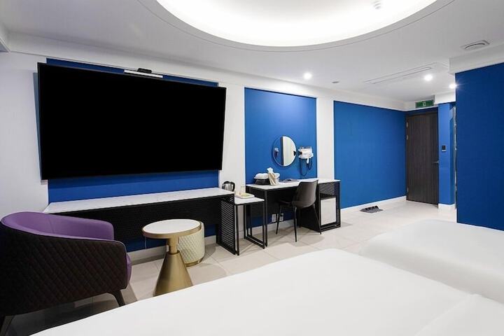 Room 19 of 90