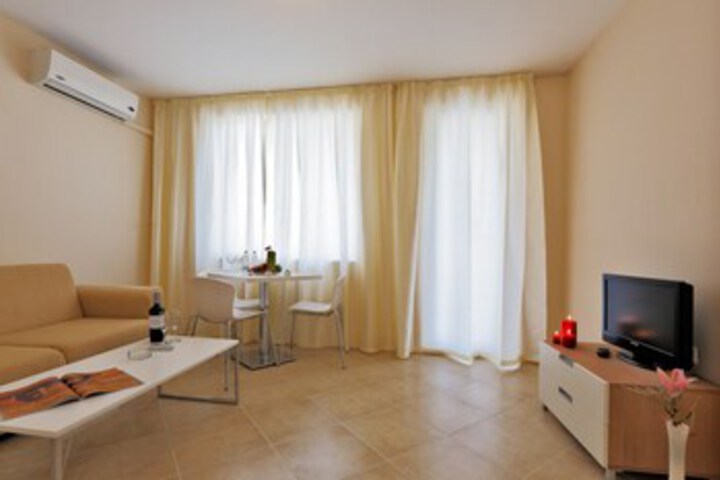 Room 9 of 23