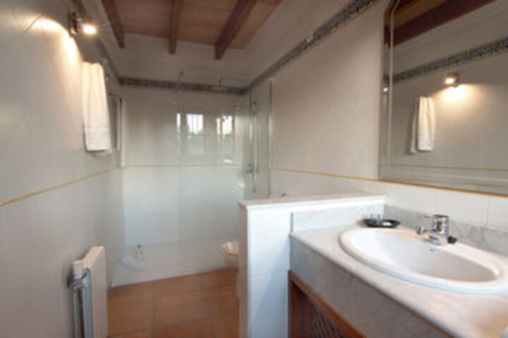 Room 3 of 32