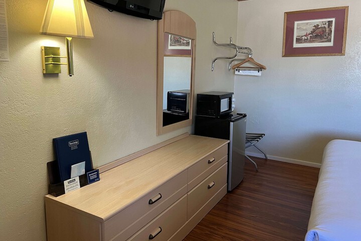 Room 12 of 36
