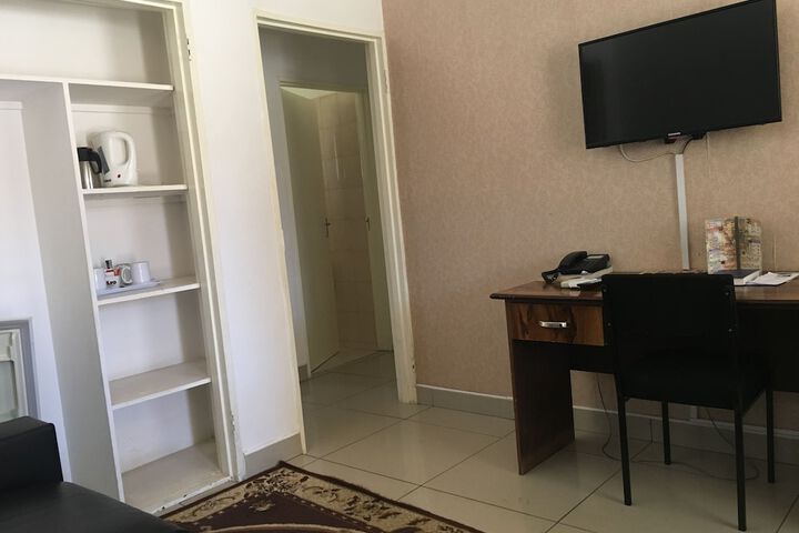 Room 7 of 14