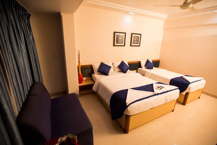 Room 9 of 36