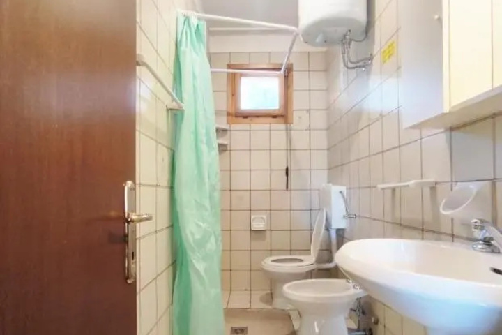 Room 7 of 11