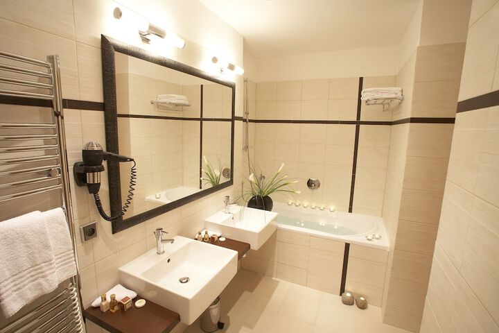 Room 15 of 22