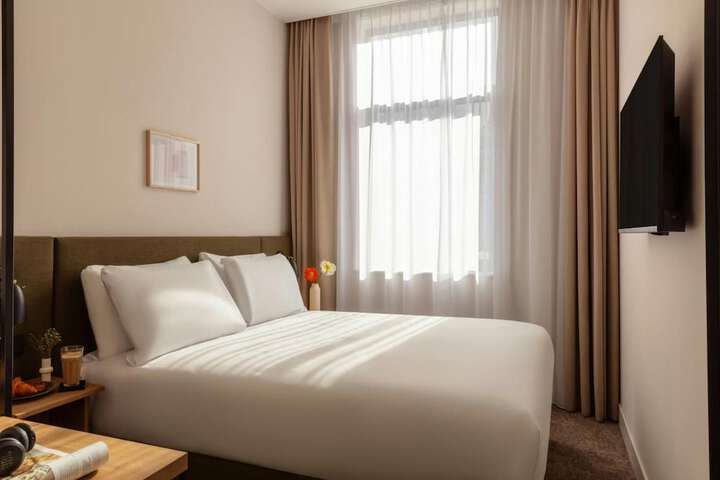 Room 9 of 27