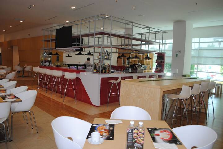 Lounge 19 of 23