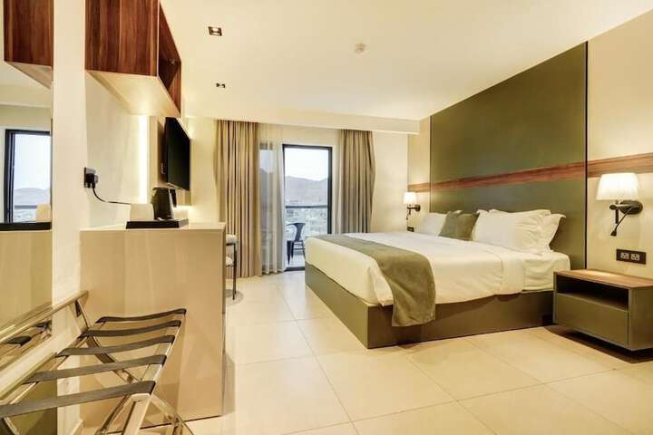 Room 4 of 13