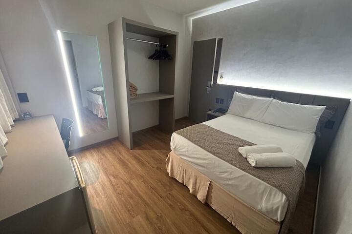 Room 4 of 13