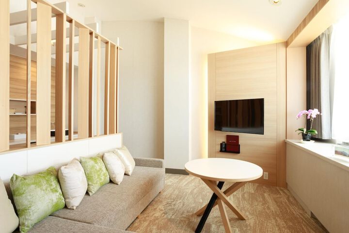 Room 2 of 38