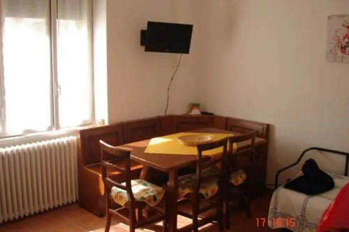 Room 9 of 12