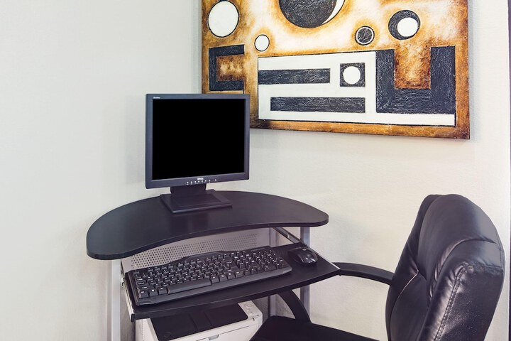 Business Center 23 of 26