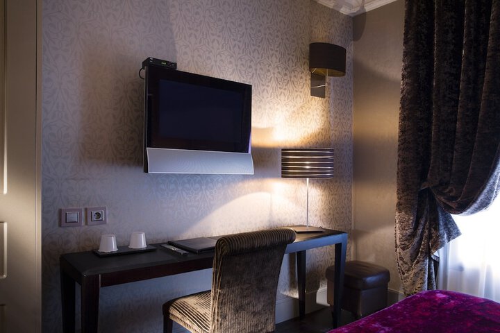 Room 47 of 82