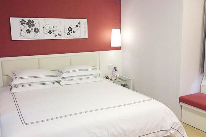 Room 5 of 10