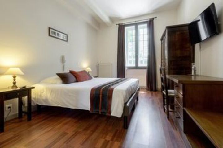Room 5 of 14