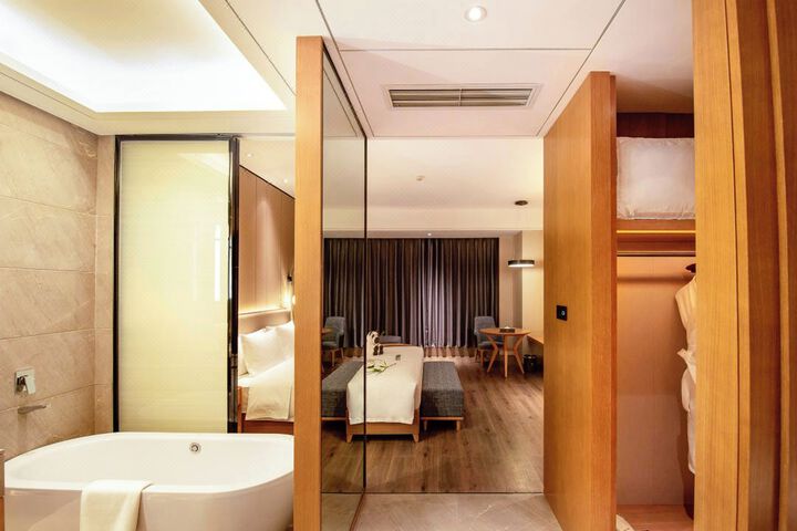 Room 2 of 169