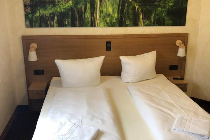 Room 10 of 38