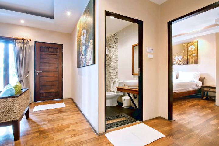 Room 3 of 102