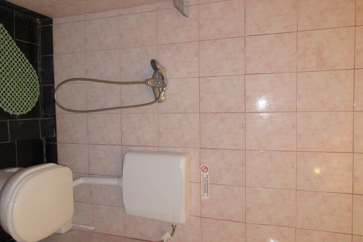 Room 10 of 17