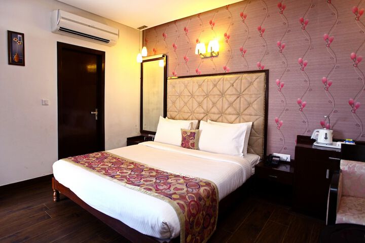 Room 5 of 24