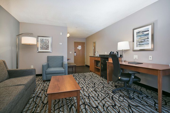 Suite 2 Queen Beds Sofa Bed Microwave and Refrigerator Full Breakfast (43 of 59)