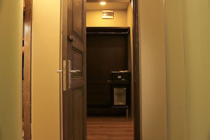 Room 22 of 93