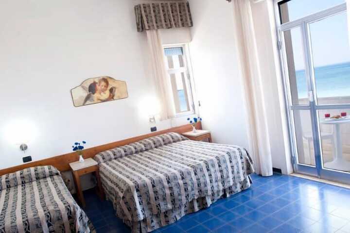 Room 7 of 25