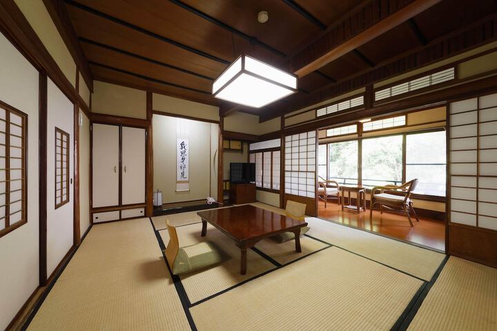 Room 3 of 49