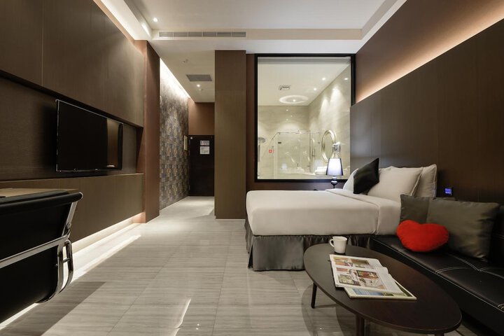 Room 32 of 59