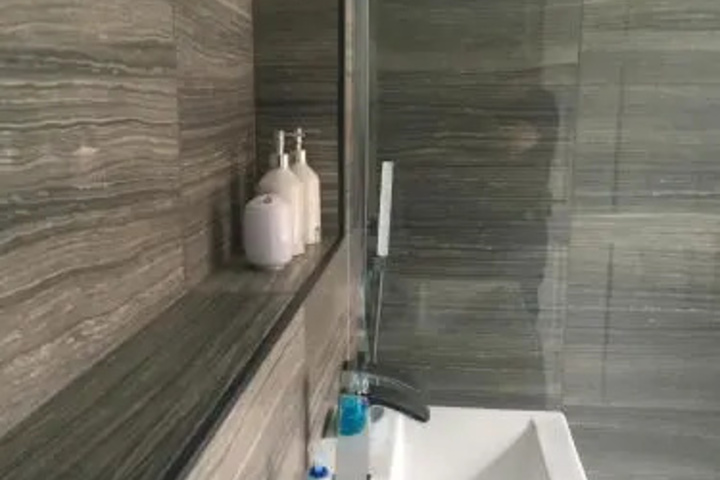 Room 8 of 16