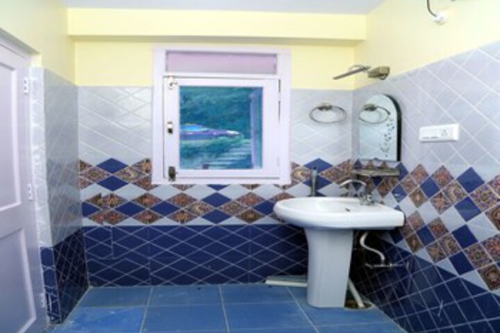 Room 4 of 24