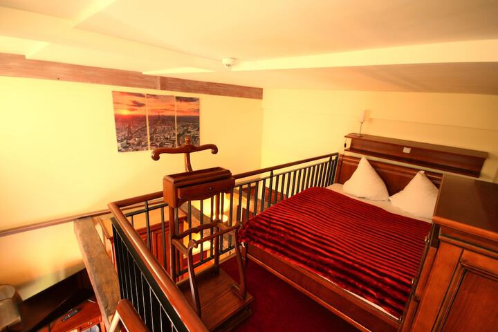 Room 17 of 45