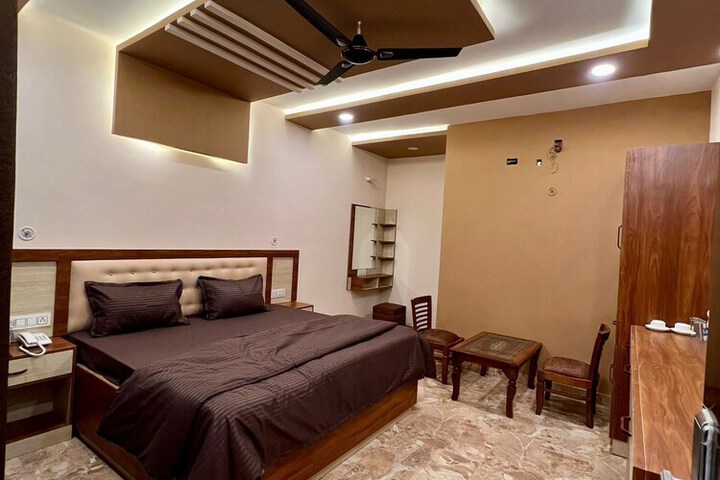 Room 4 of 37