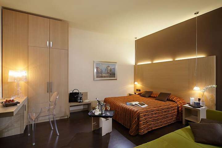 Room 6 of 18