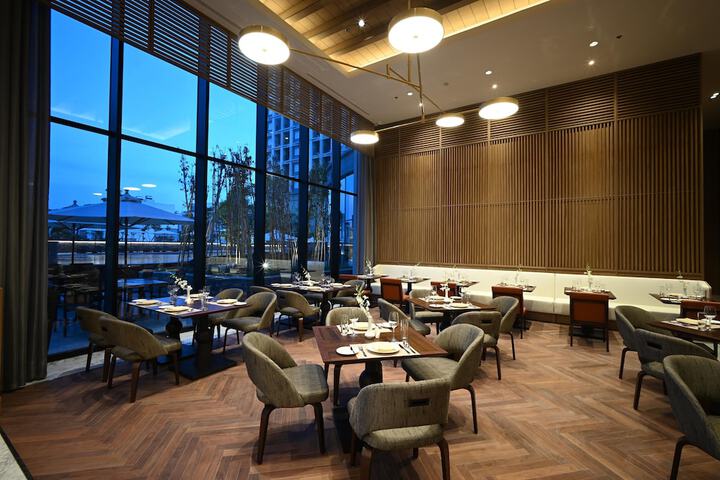 Dining 74 of 139
