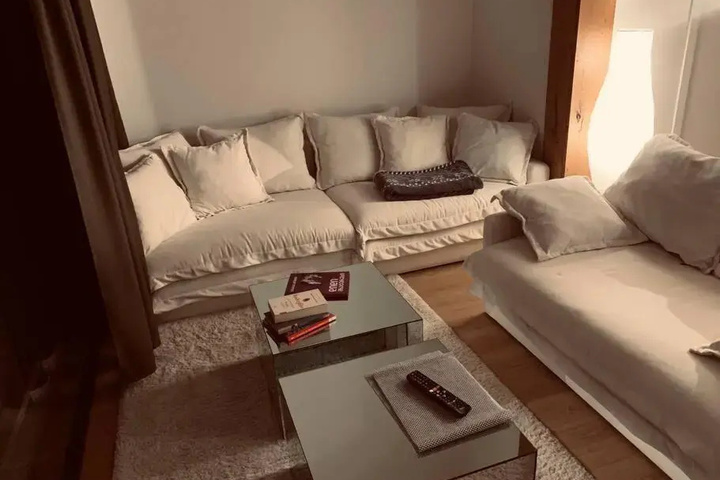 Room 6 of 16