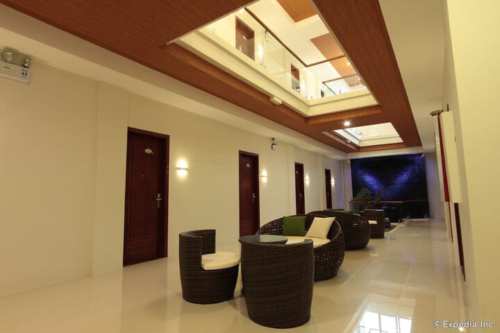 Ballroom/Hall 42 of 52