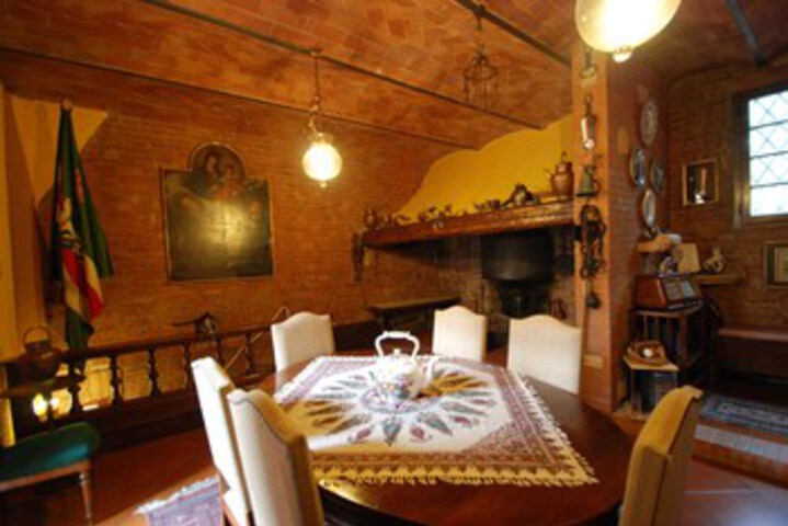 Room 11 of 21