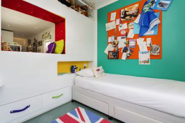 Room 18 of 48