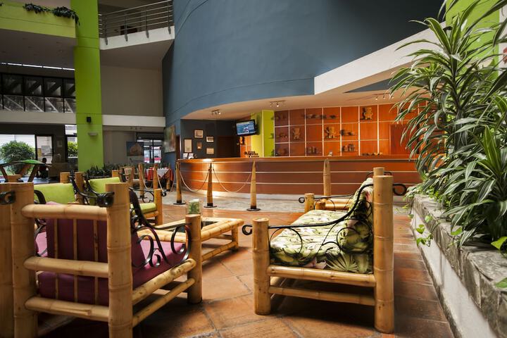 Entrance & Lobby