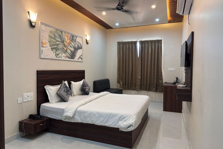 Room 5 of 10