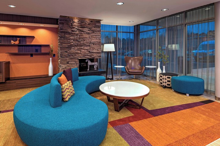 Lobby lounge