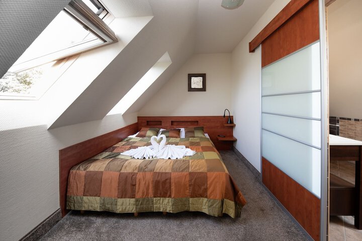 Room 9 of 127