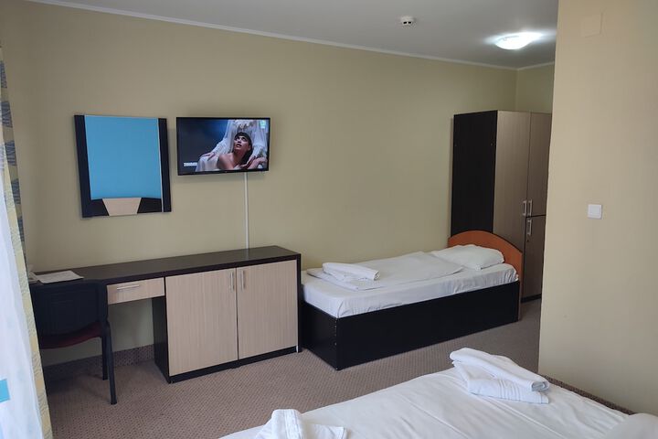 Room 4 of 62