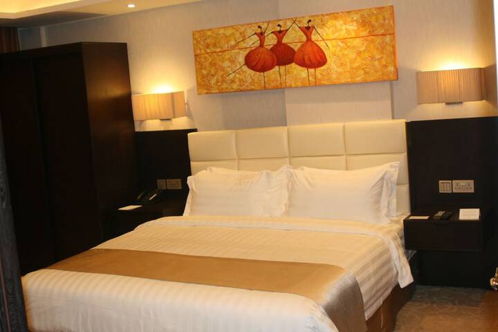 Room 30 of 107