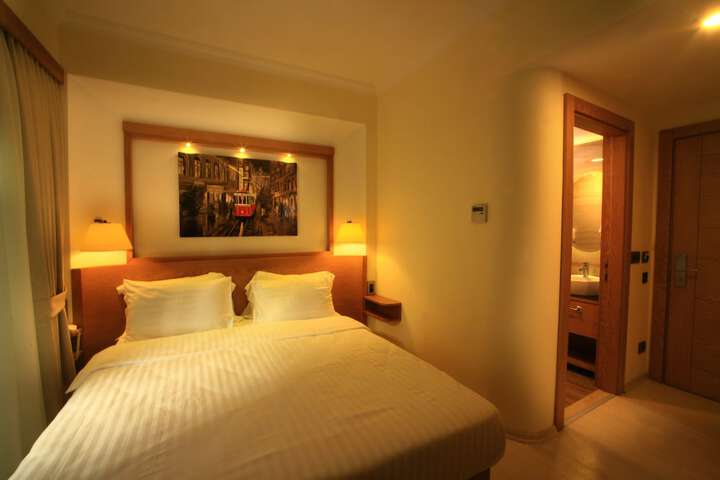 Room 16 of 74