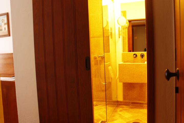 Room 25 of 62