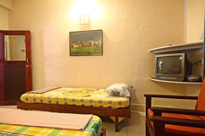 Room 9 of 32