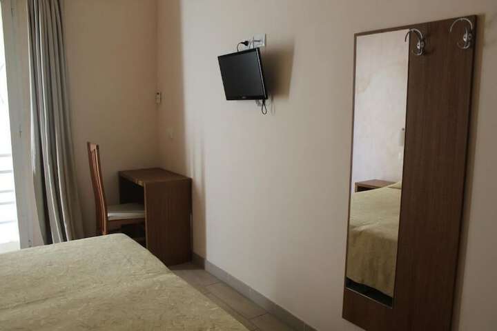 Room 6 of 11