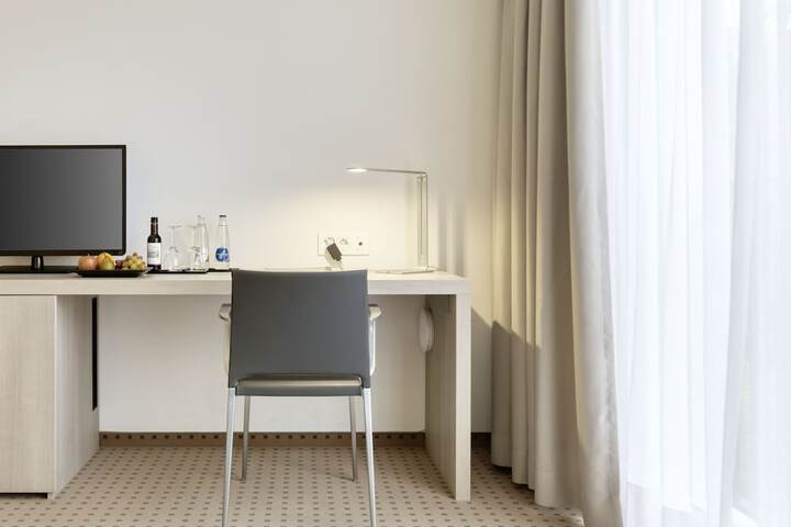 Room 8 of 25